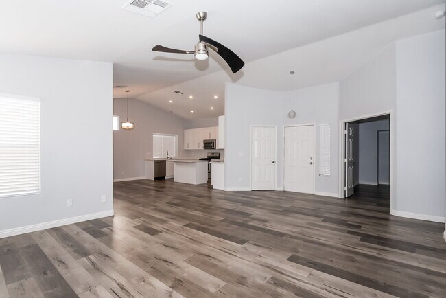 Building Photo - 704 Colonnade Row Dr