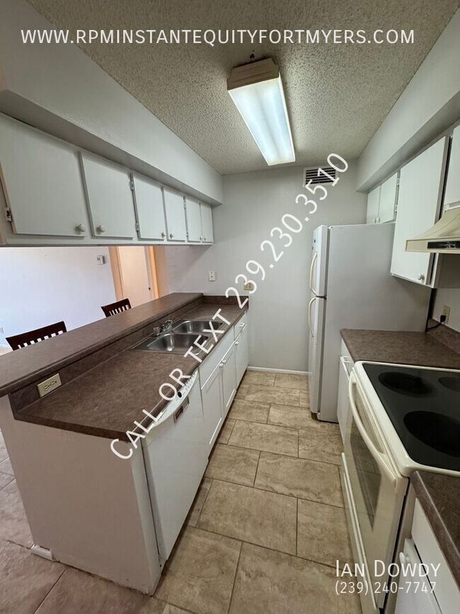 Building Photo - 5323 Summerlin Rd