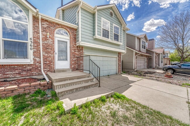 Building Photo - $2,595 - 3 Bed, 1 Bath Newly Renovated Hom...