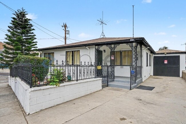 Building Photo - Unit