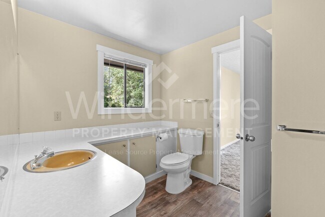 Foto del edificio - 7805 E Upriver Dr