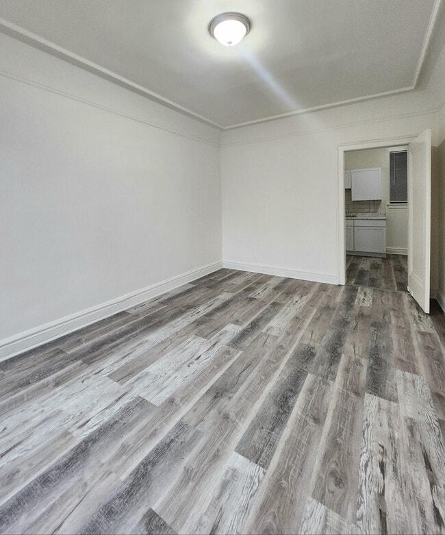 Building Photo - Newly Rehabbed Oak Park 2 bed 1 bath with ...