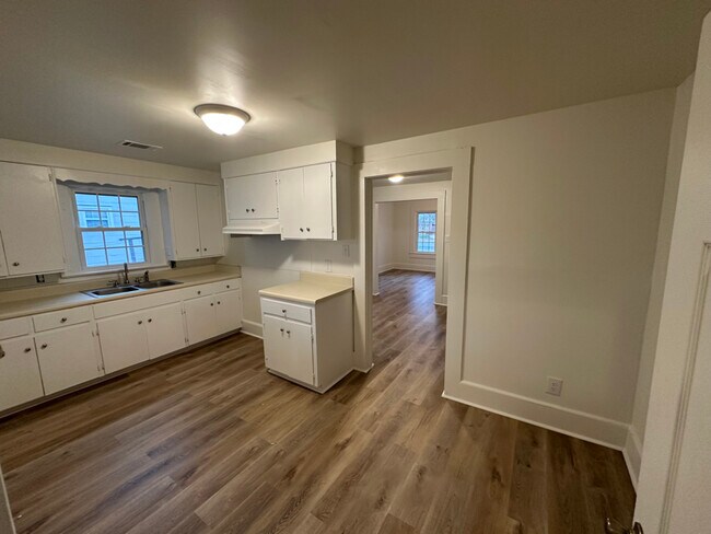 Foto del edificio - 614 S Tillman St