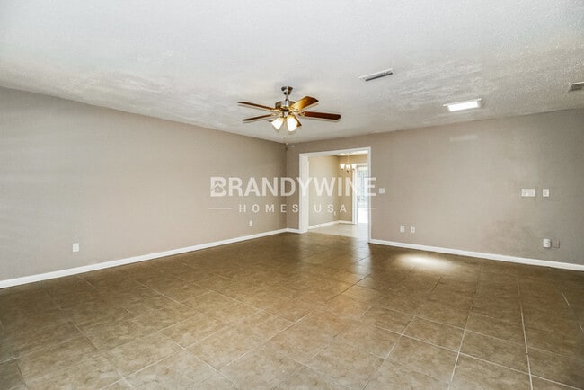 Foto del edificio - 3221 Thistle Hill Dr