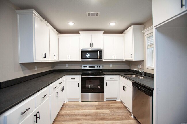 Building Photo - 54 Pheasant Run Dr