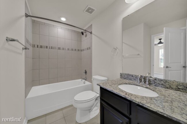 Building Photo - 4 br, 3.5 bath Townhome - 1526 Kee Ct