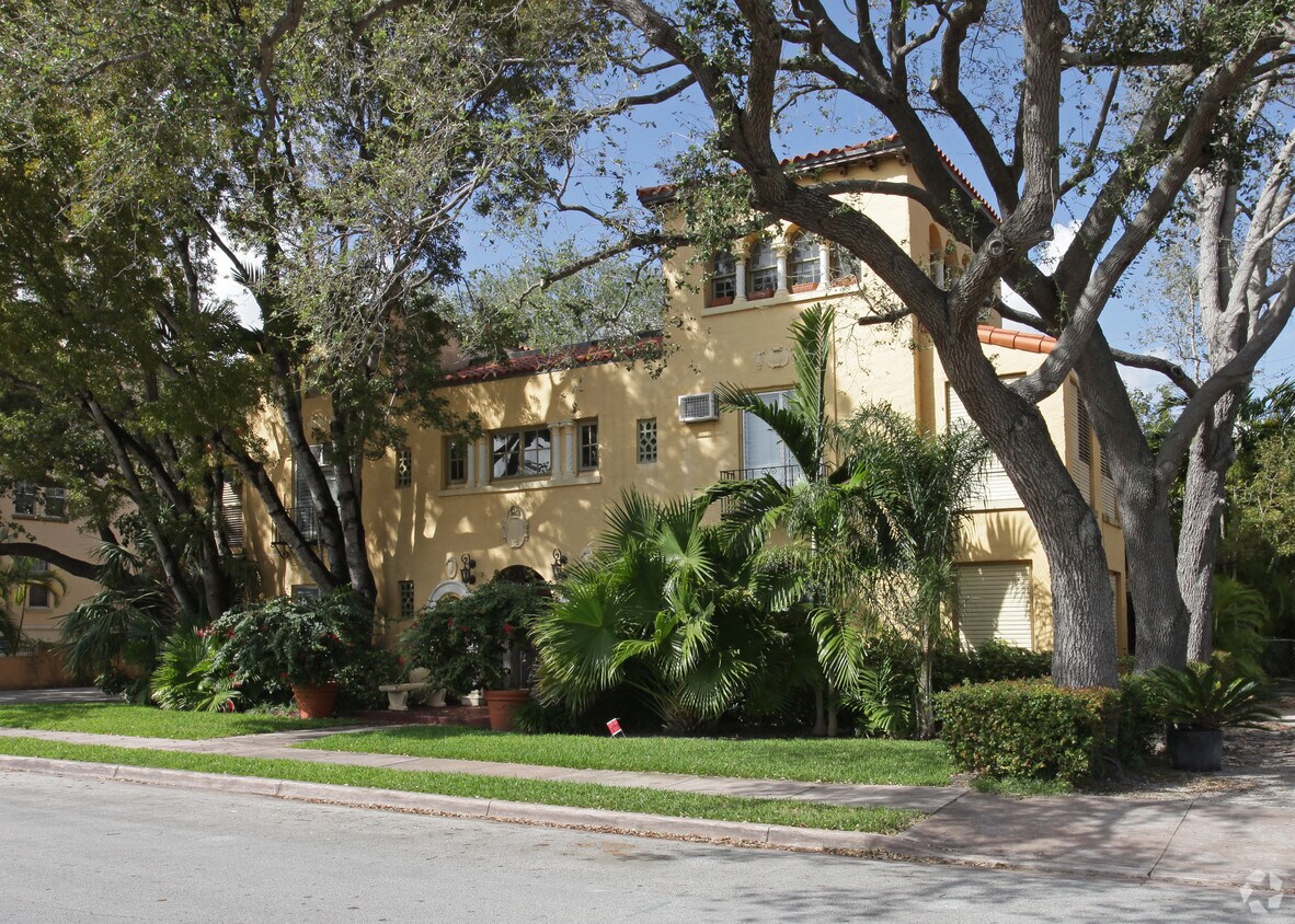 Building Photo - 315 Navarre Ave