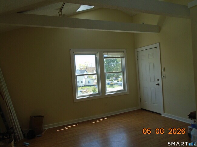 Building Photo - 327 Augur St