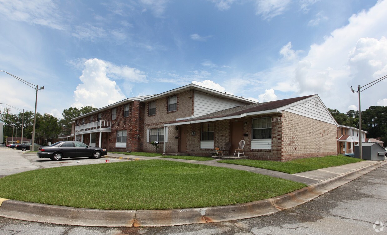 Clearview Townhouses Apartments in Jacksonville, FL