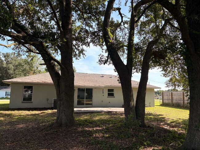 Building Photo - Charming Rental Home in Northwest Ocala – Comfort, Convenience & Value!