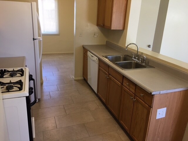 kitchen - 6252 E 25th St