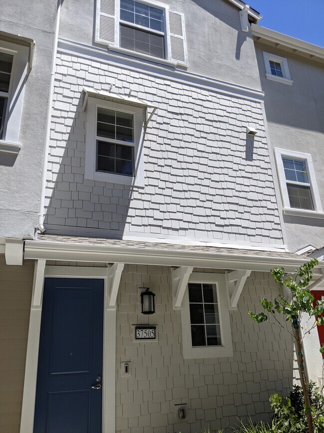 Building Photo - 37505 Bowline Rd