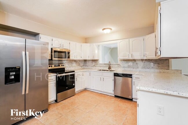 Building Photo - 2090 Raymond Dr
