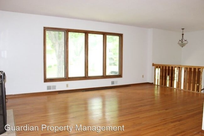 Building Photo - 3 br, 2 bath House - 6325 Peacedale Ave