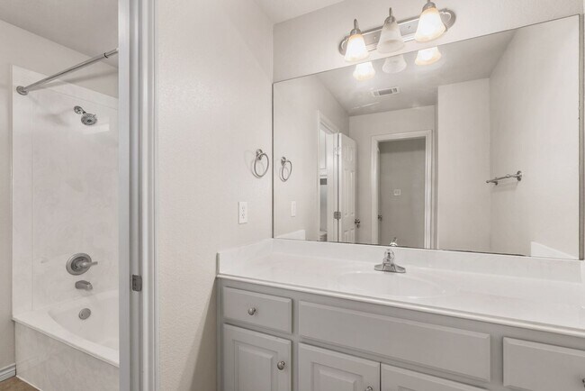 Building Photo - Available August 2026! Charming 4 Bed, 2.5...