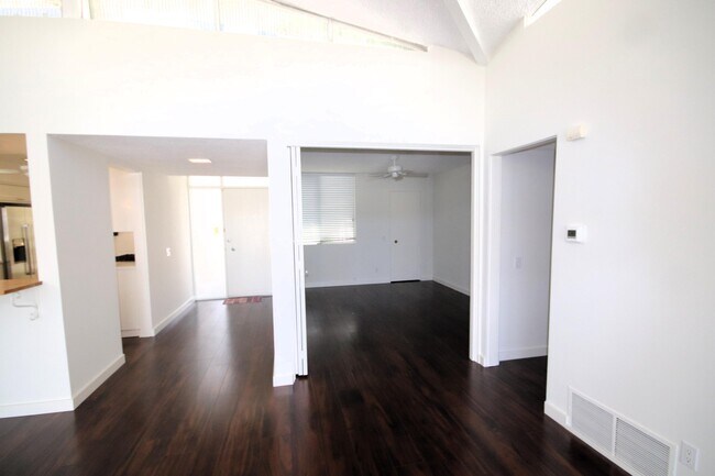 Building Photo - 2364 S Sky View Dr