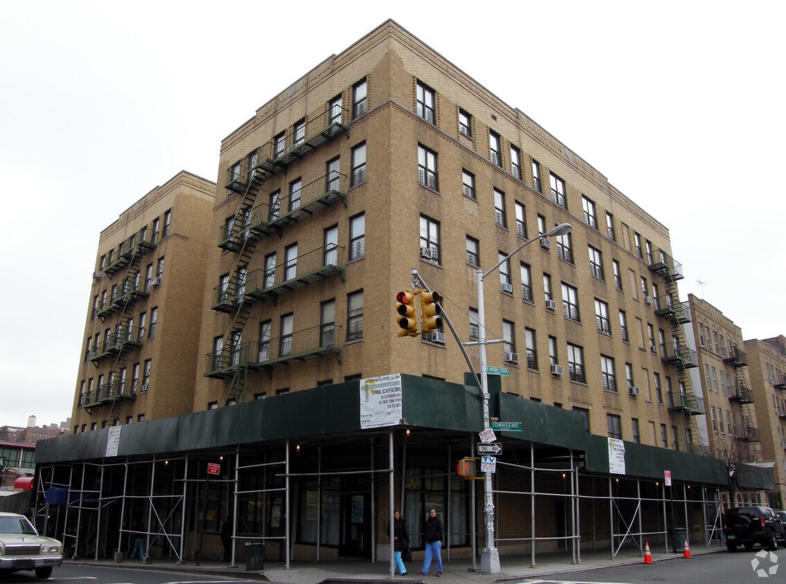 Primary Photo - 1605 Townsend Ave