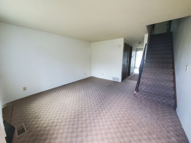 Foto del edificio - 612.5 Thomas Dr