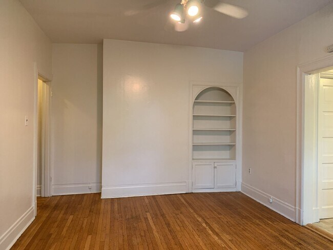 Building Photo - 5542 Fair Oaks St