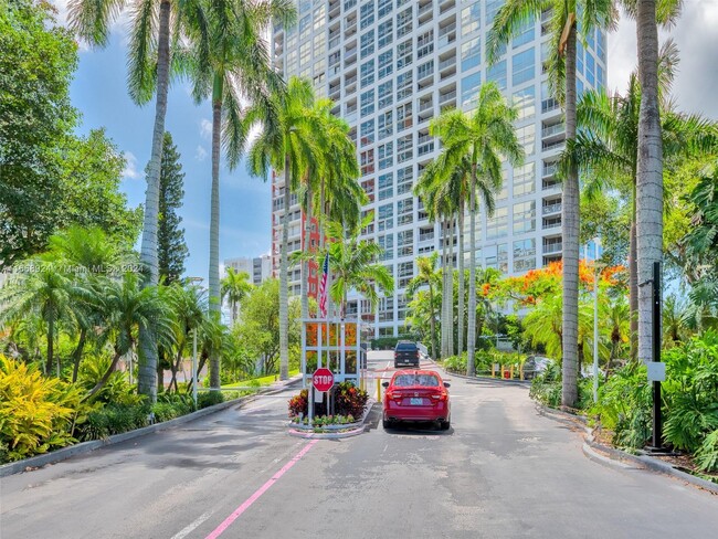 Building Photo - 1541 Brickell Ave