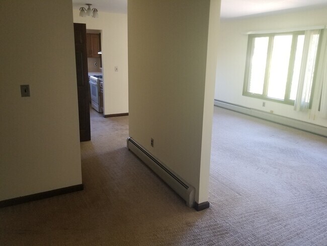 Entry Vestibule - 178 River Rd