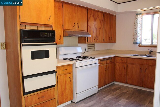 Building Photo - 3307 Humphrey Ave