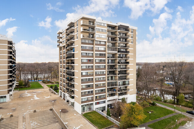 Building Photo - Havre des Iles