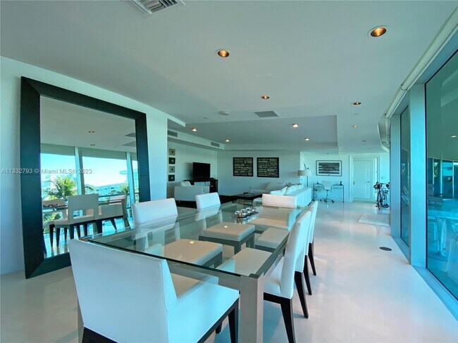 Foto del edificio - 1200 Holiday Dr