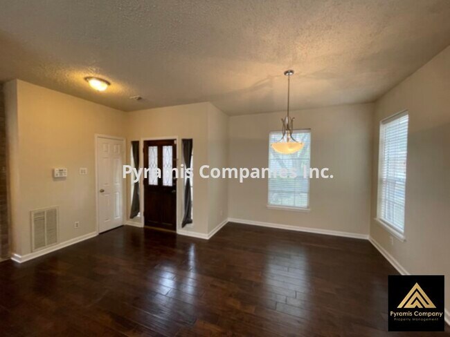 Building Photo - Cute home with lots of upgrades