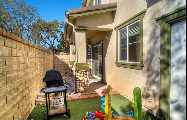 Foto del edificio - 27366 Dearborn Dr