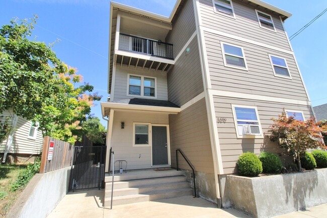 Building Photo - 5010 N Maryland Ave