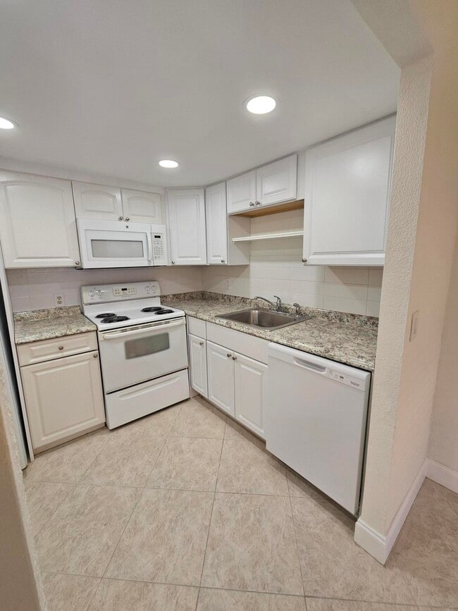 Building Photo - 211 Saxony Ln