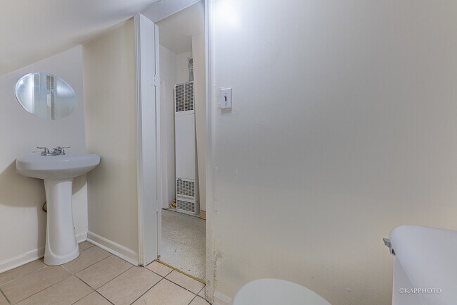 Foto del edificio - 3121 W 39th Pl