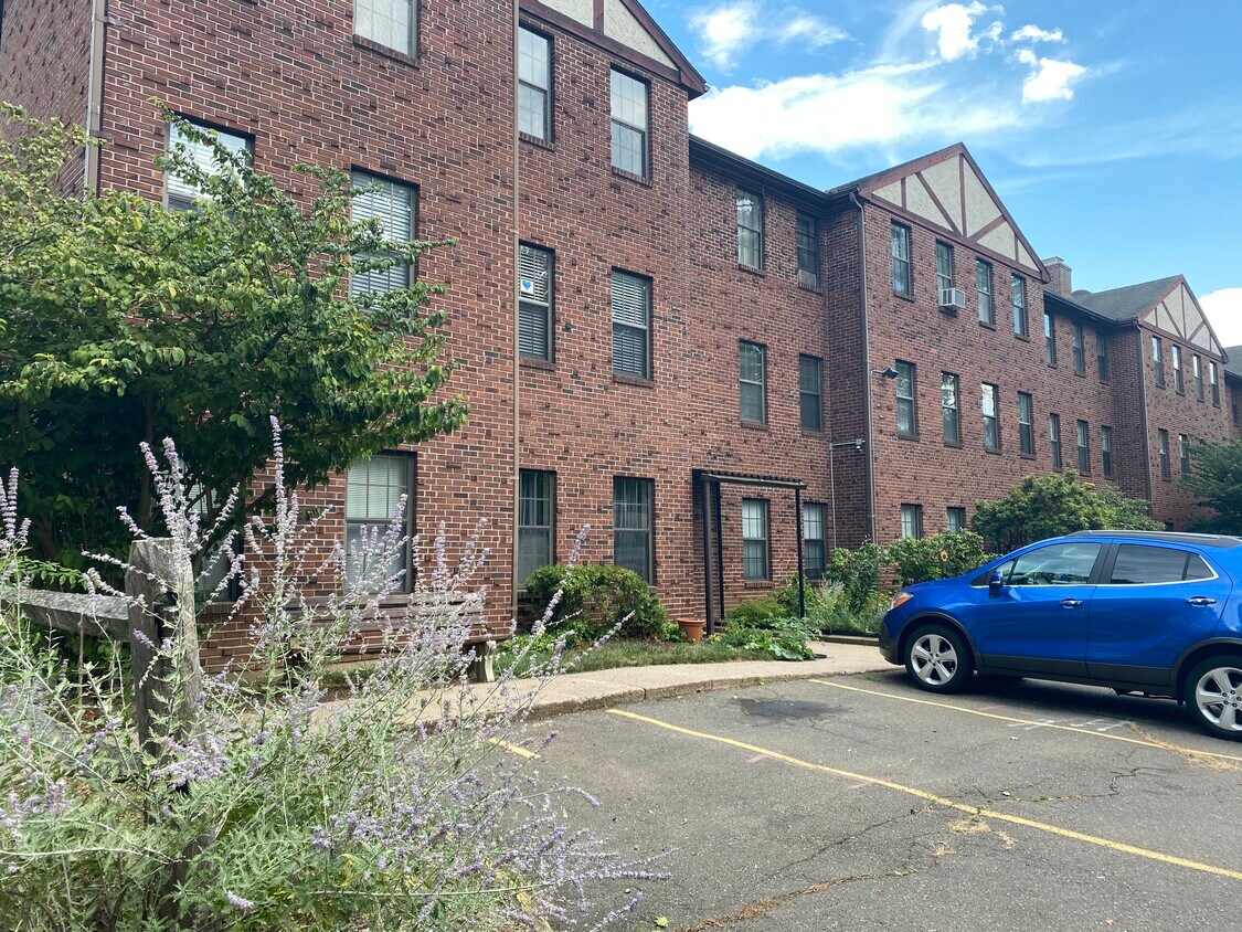 Building Photo - 45 Highland St