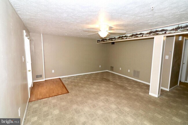 Building Photo - 1266 Quaker Ridge Dr