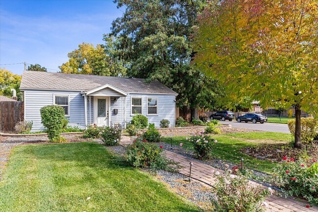 Building Photo - Adorable Cory-Merrill Bungalow For Rent!