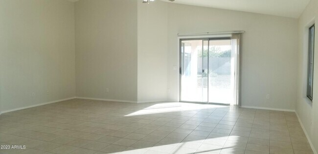 Building Photo - 2035 E Aire Libre Ave