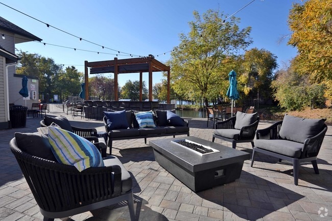 Building Photo - Edgewater Apartments