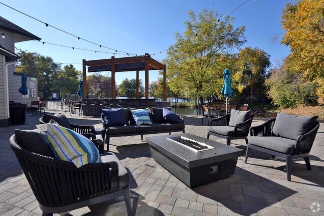 Foto del edificio - Edgewater Apartments