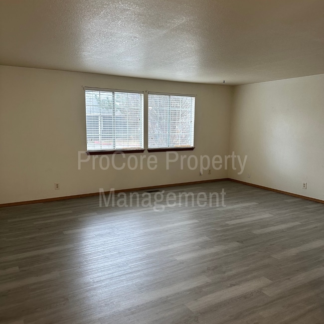 Building Photo - 3704 W Rose Hl St
