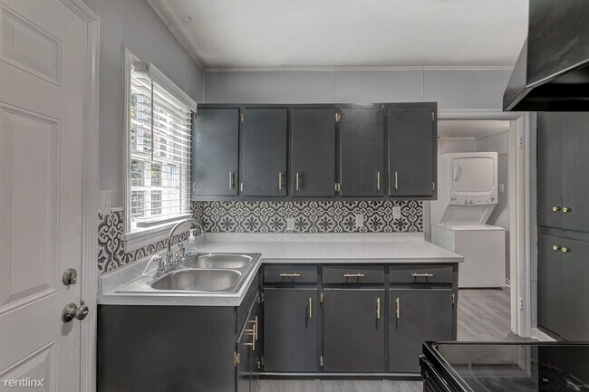 Building Photo - 2 br, 1 bath House - 175 Primrose Avenue