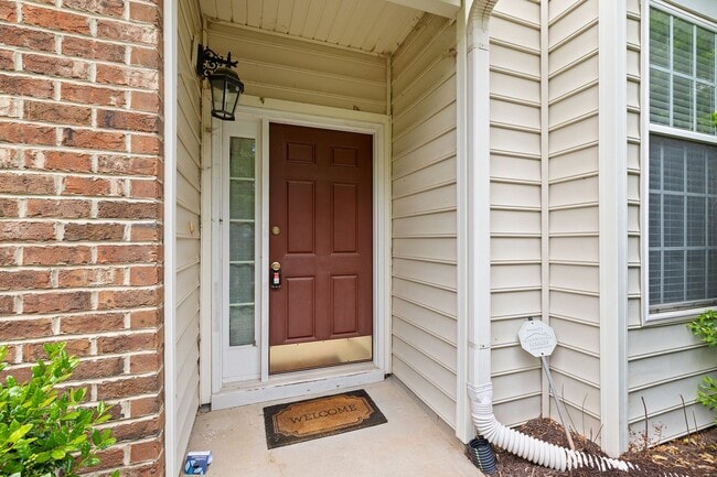 Building Photo - ** Spacious Townhome in Great Brier Creek Location**