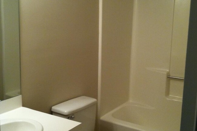 Foto del edificio - 2 Bedroom Duplex Townhouse off Wards Ferry Road
