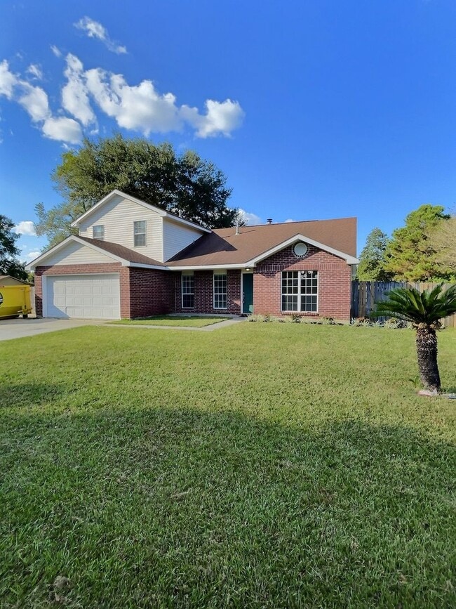 Building Photo - 2042 Carolwood Dr