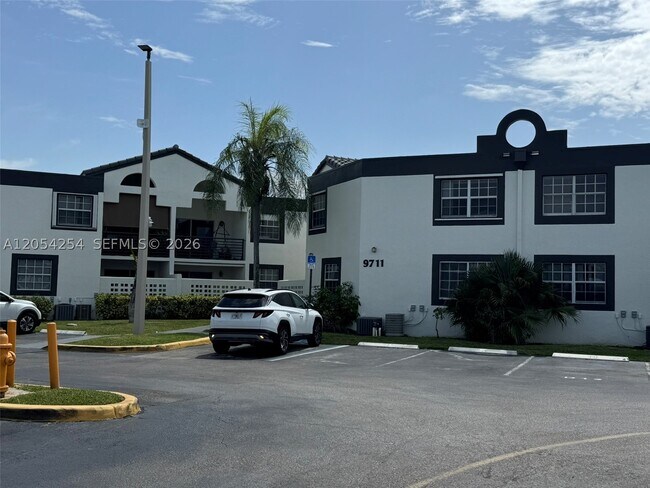 Building Photo - 9711 Fontainebleau Blvd