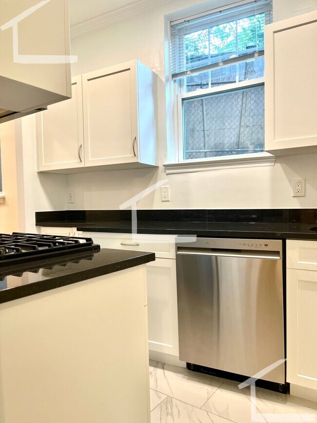Building Photo - Avl NOW - No Fee! Beautifully renovated 1BR near Washington Sq, MBTA