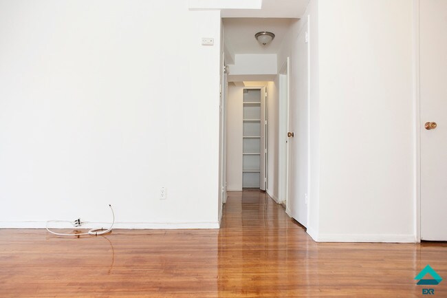 Foto del edificio - 415 Stratford Rd