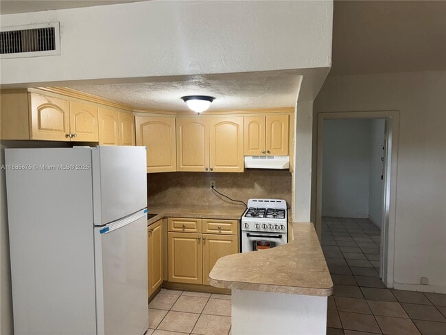 Building Photo - 1280 W 54th St