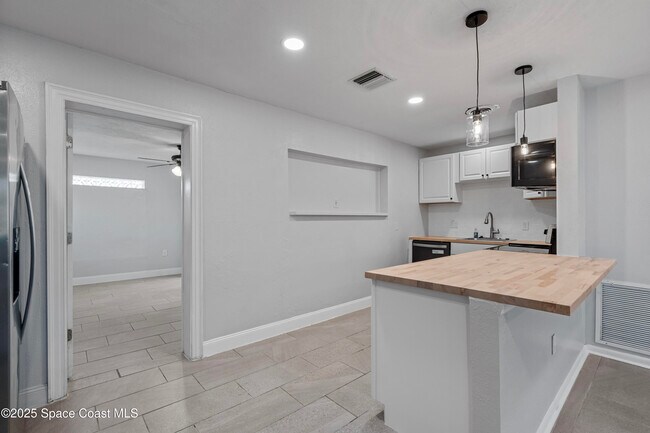 Building Photo - 1281 Alsup Dr