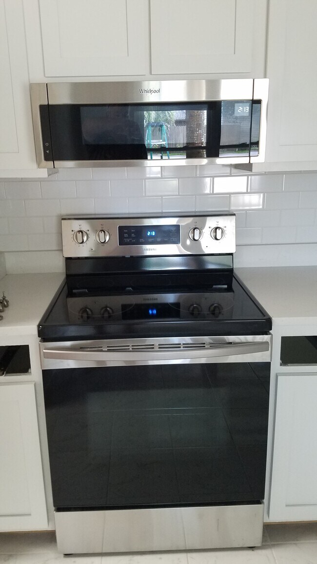 SS appliances - 1517 E Crossing Ln